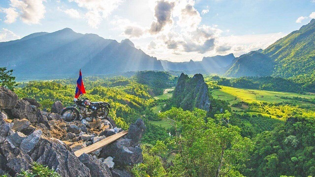 Vang-Vieng-View-Point-M